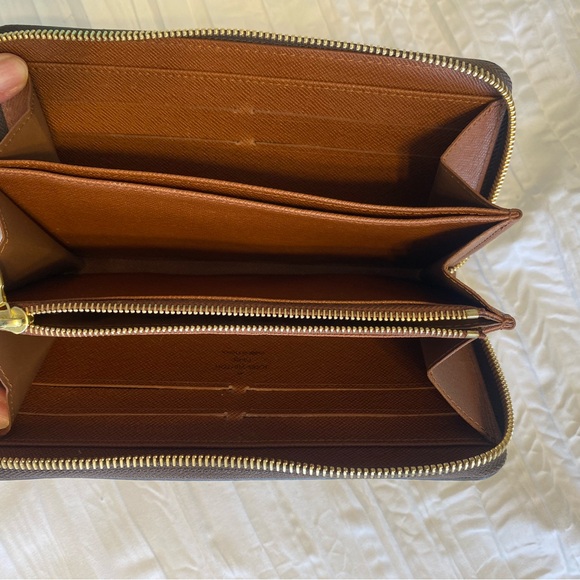 Women’s Brown Canvas Large Wallet - Picture 4 of 11